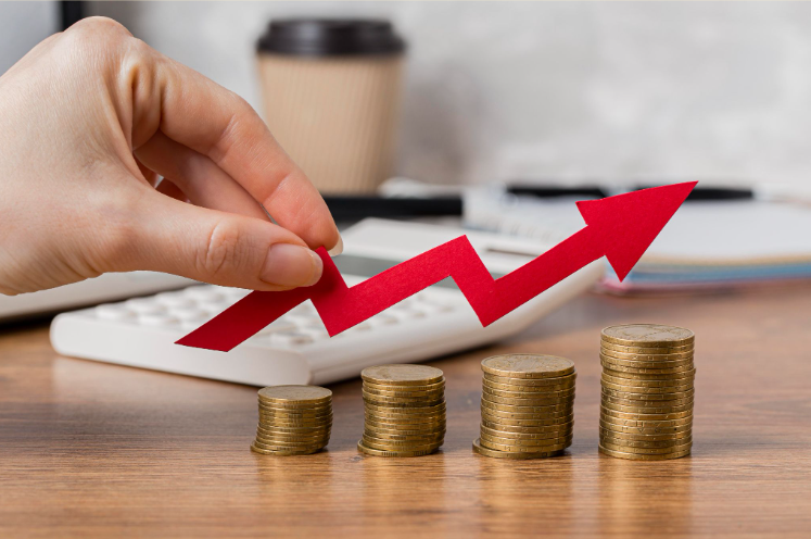 Gráfico de crescimento com moedas e seta vermelha representando aumento de CAC e eficiência em operações B2B